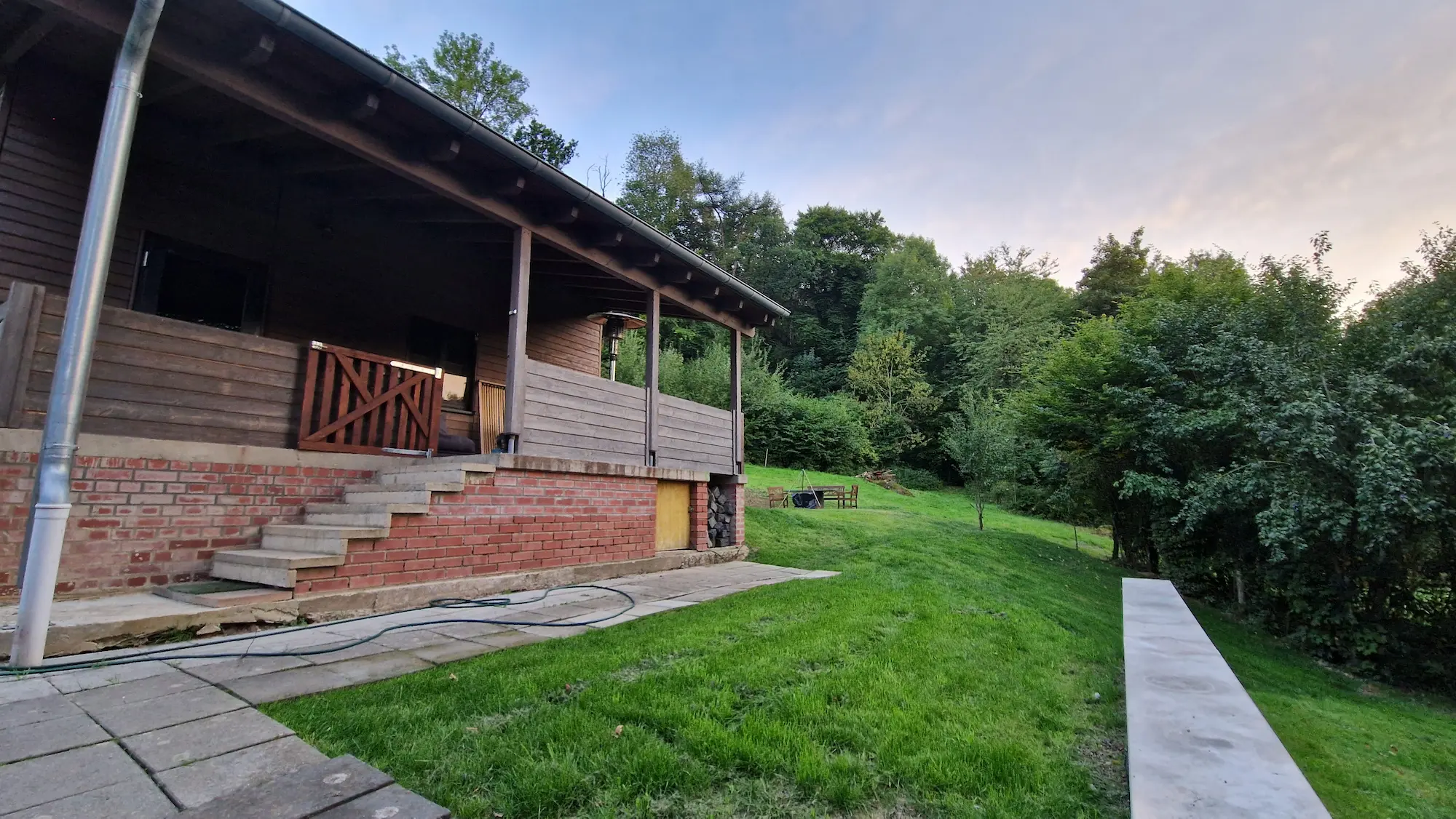Holzhaus im Außenbereich bei Burgbrohl